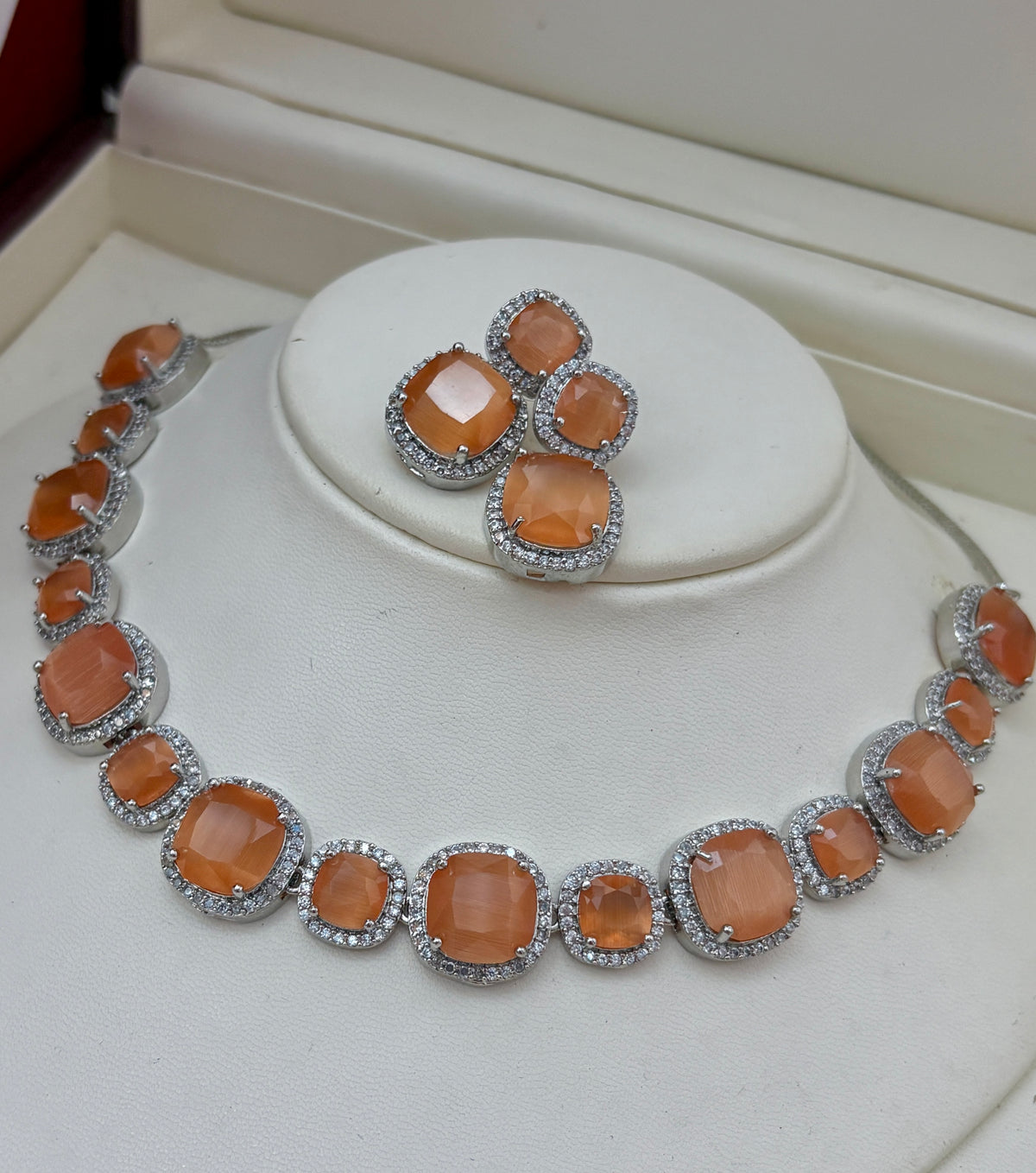 Gemstone Platinum plated Necklaces – A Stunning Statement of Elegance