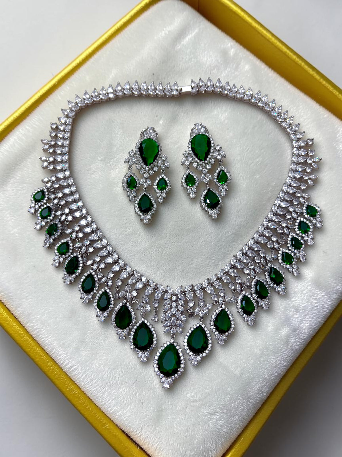The Venezia Emerald Bridal Set