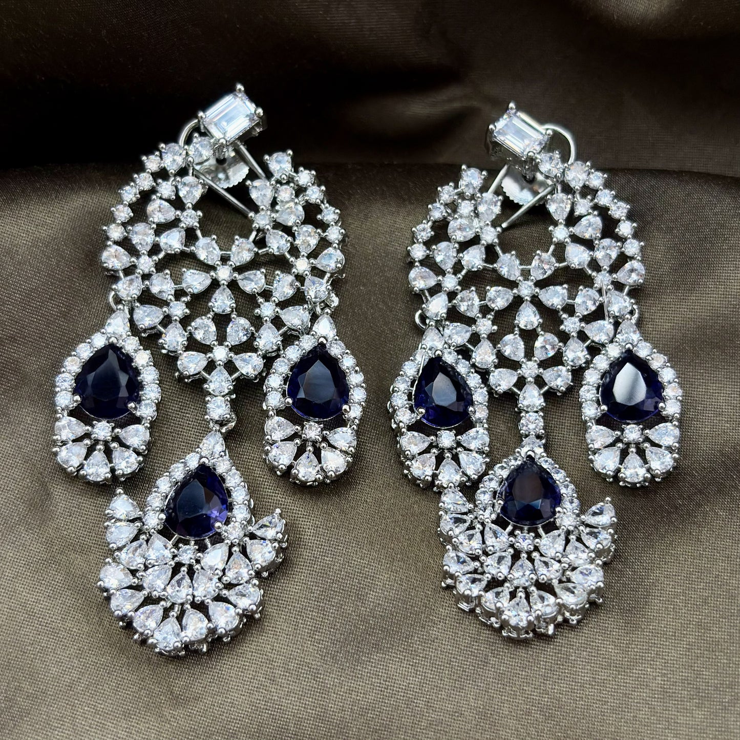 Imperia Solitaire Chandeliers