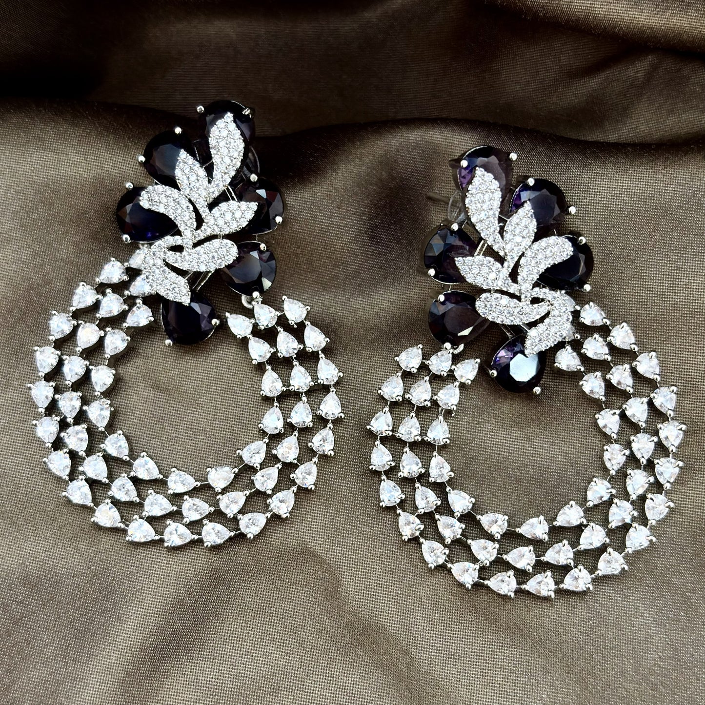 Royale Solitaire Style Hoops