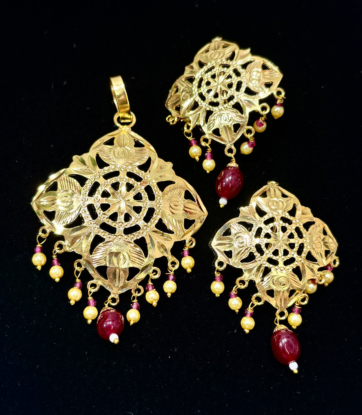 1 Gram Gold plated Pendant set with an elegant Real-gold-inspired design