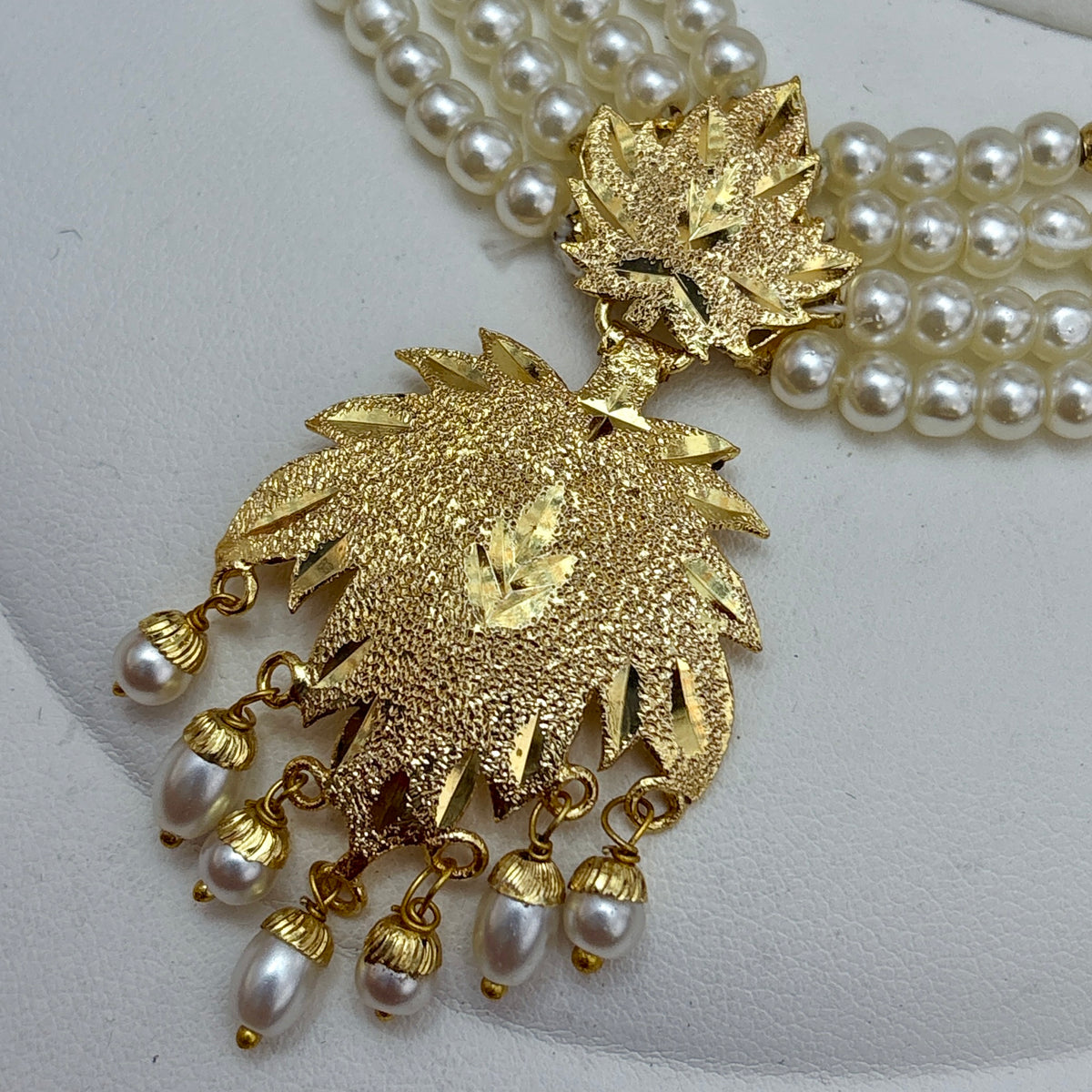 Real Gold Look Lightweight 24k Gold plated Traditional Heritage Necklace Set with Mangtikka