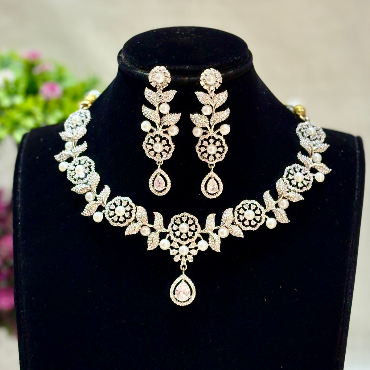 Daisy- Floral leafy American Diamond Lightweight Necklace Set