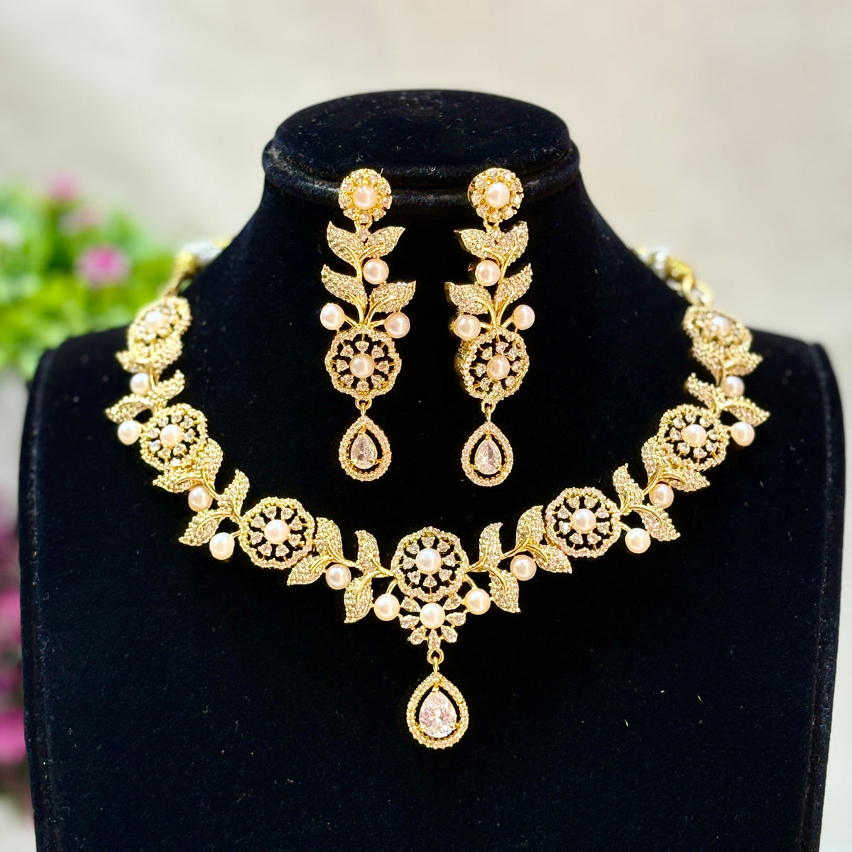 Daisy- Floral leafy American Diamond Lightweight Necklace Set