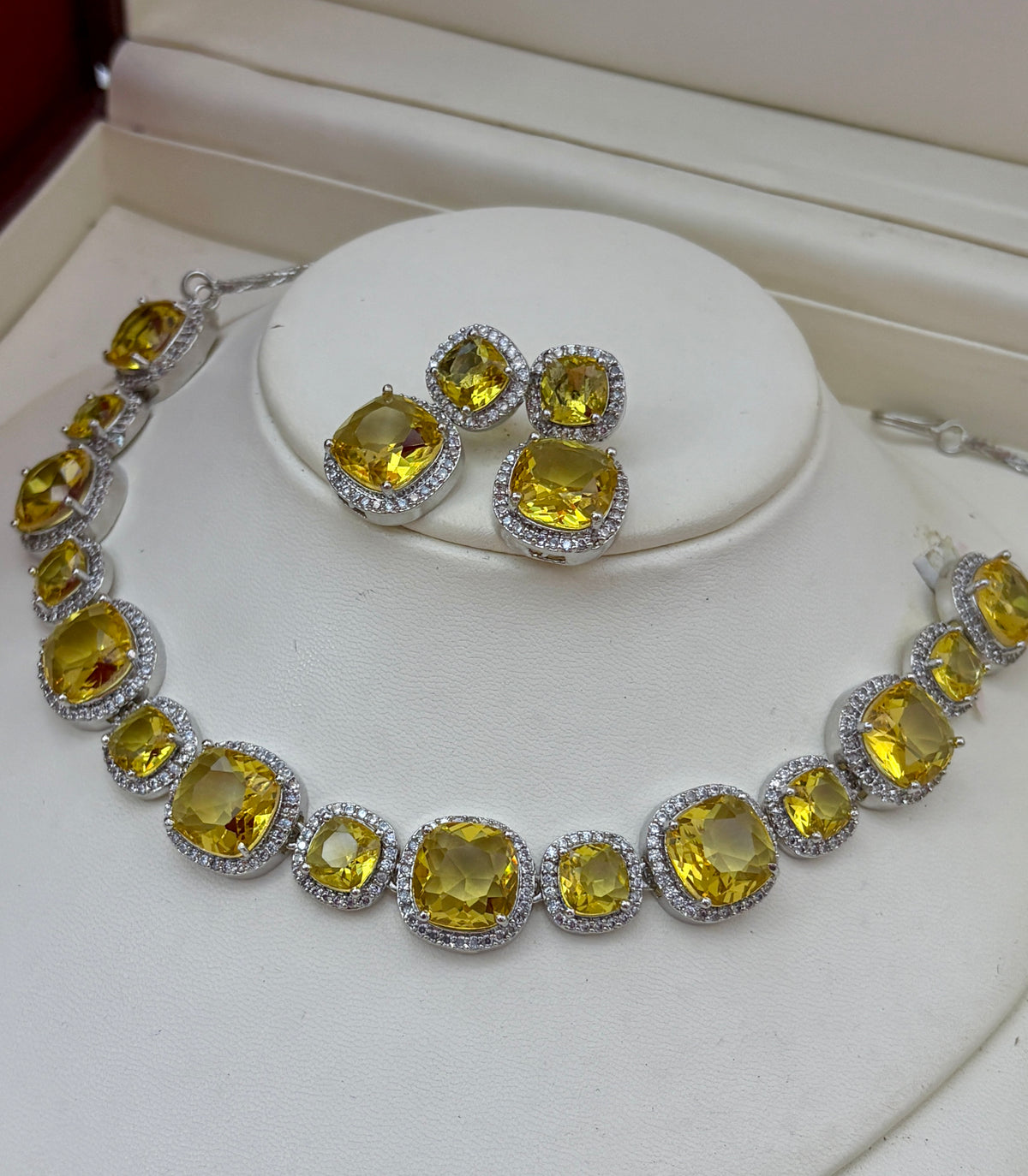 Gemstone Platinum plated Necklaces – A Stunning Statement of Elegance