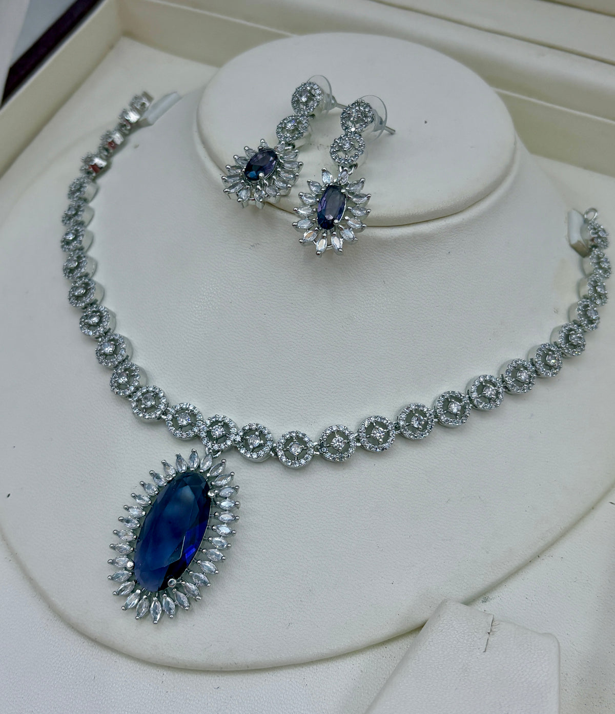 Premium quality Diamonds white rhodium plated Pendant style sleek Necklace sets