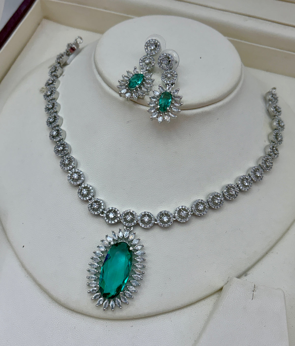 Premium quality Diamonds white rhodium plated Pendant style sleek Necklace sets