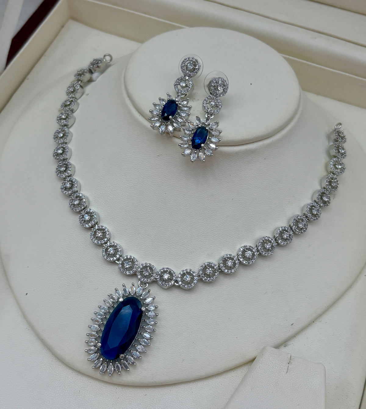 Premium quality Diamonds white rhodium plated Pendant style sleek Necklace sets