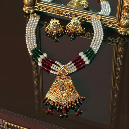 Ruhani — an exquisite Jadau pendant choker set