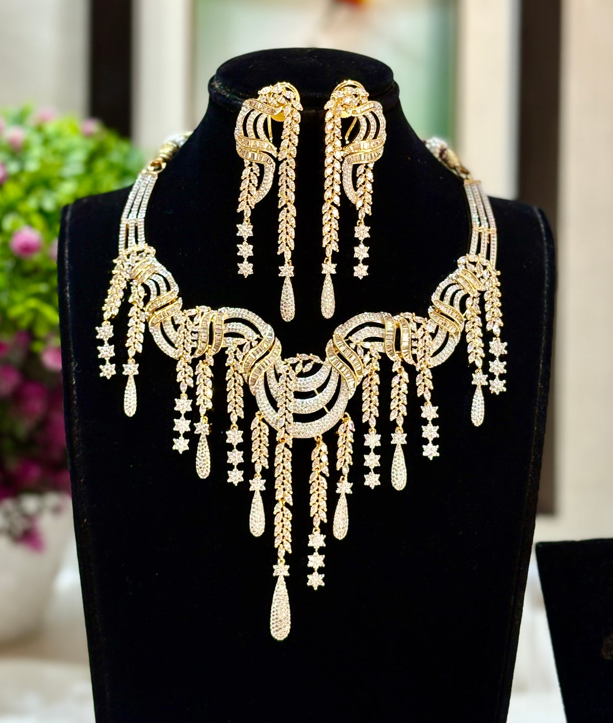 Gold Finish (GJ) Real Diamond Replica Lightweight Necklace Set