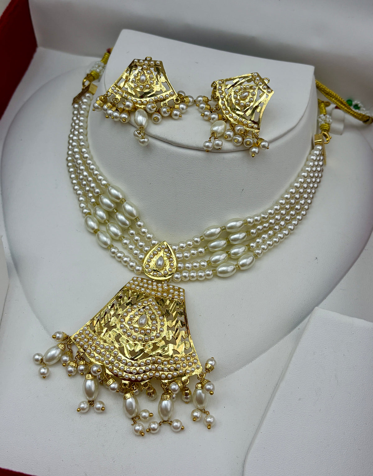 Ruhani — an exquisite Gold Plated Jadau pendant choker set