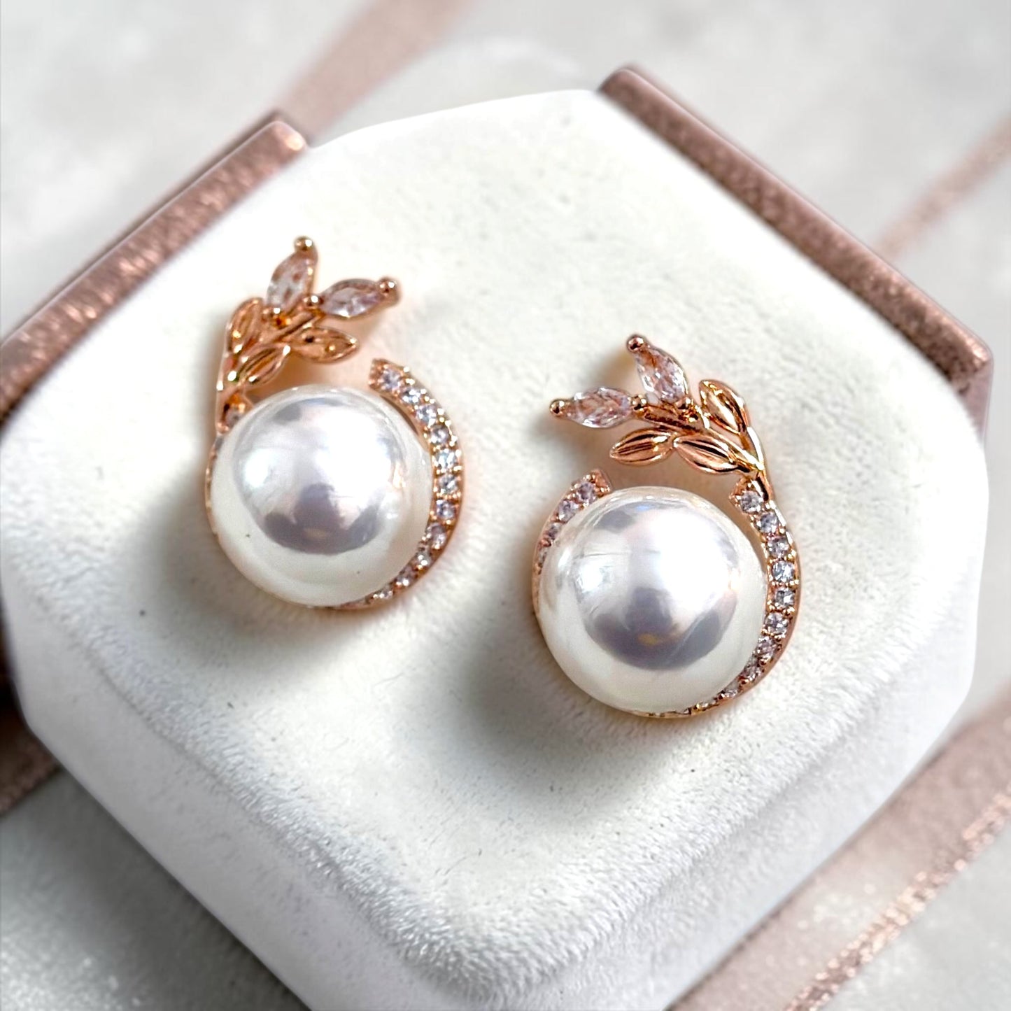sparkling floral Real Pearl studs