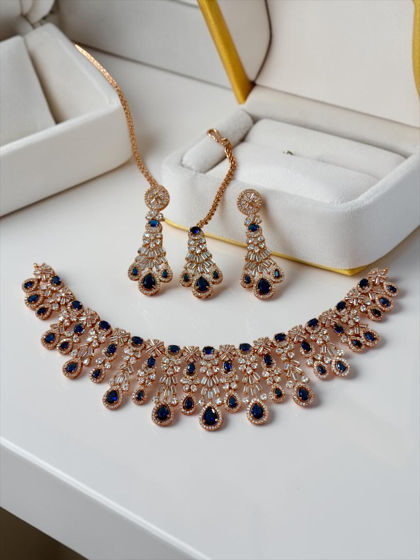 Shimmering DIVA Diamond Necklace Maangtikka Set