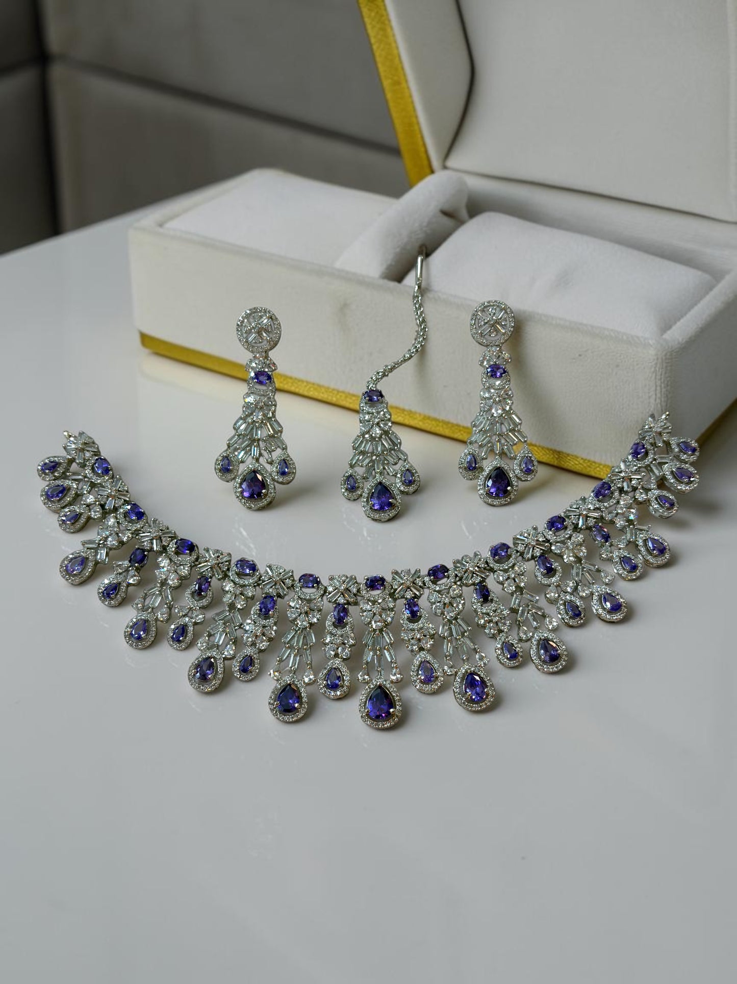 Shimmering DIVA Diamond Necklace Maangtikka Set