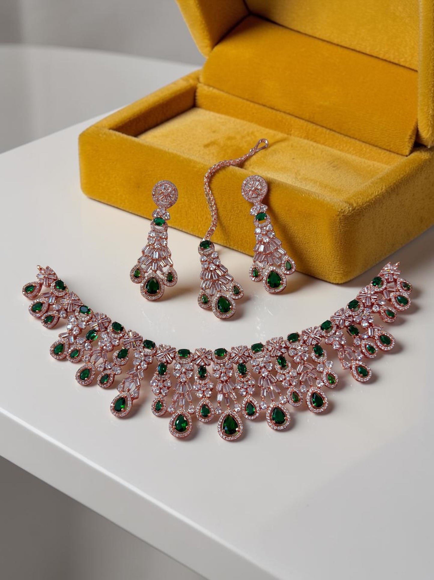 Shimmering DIVA Diamond Necklace Maangtikka Set