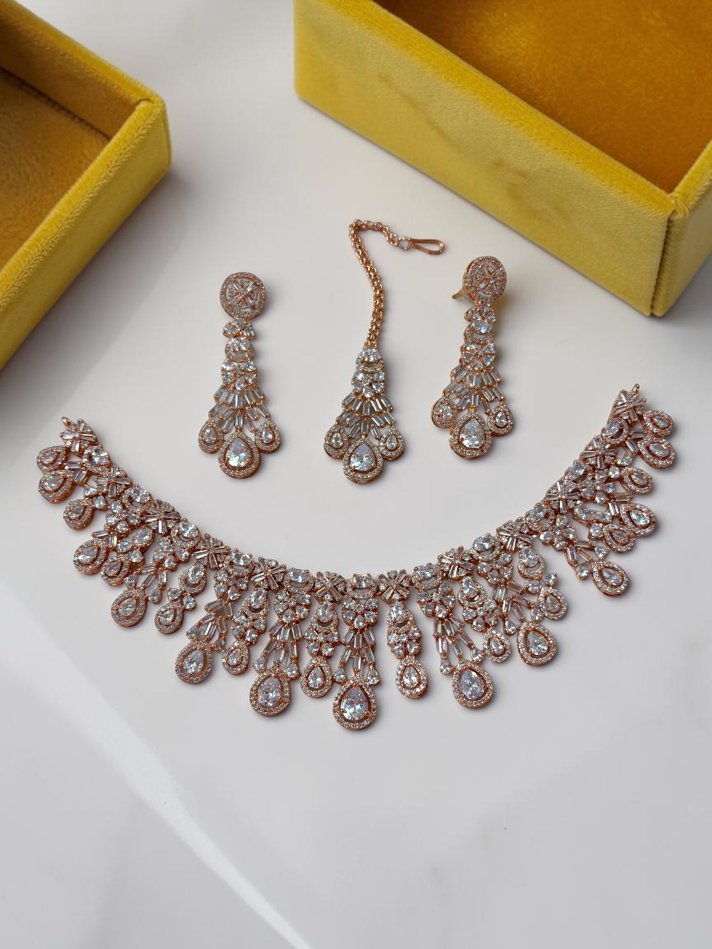 Shimmering DIVA Diamond Necklace Maangtikka Set
