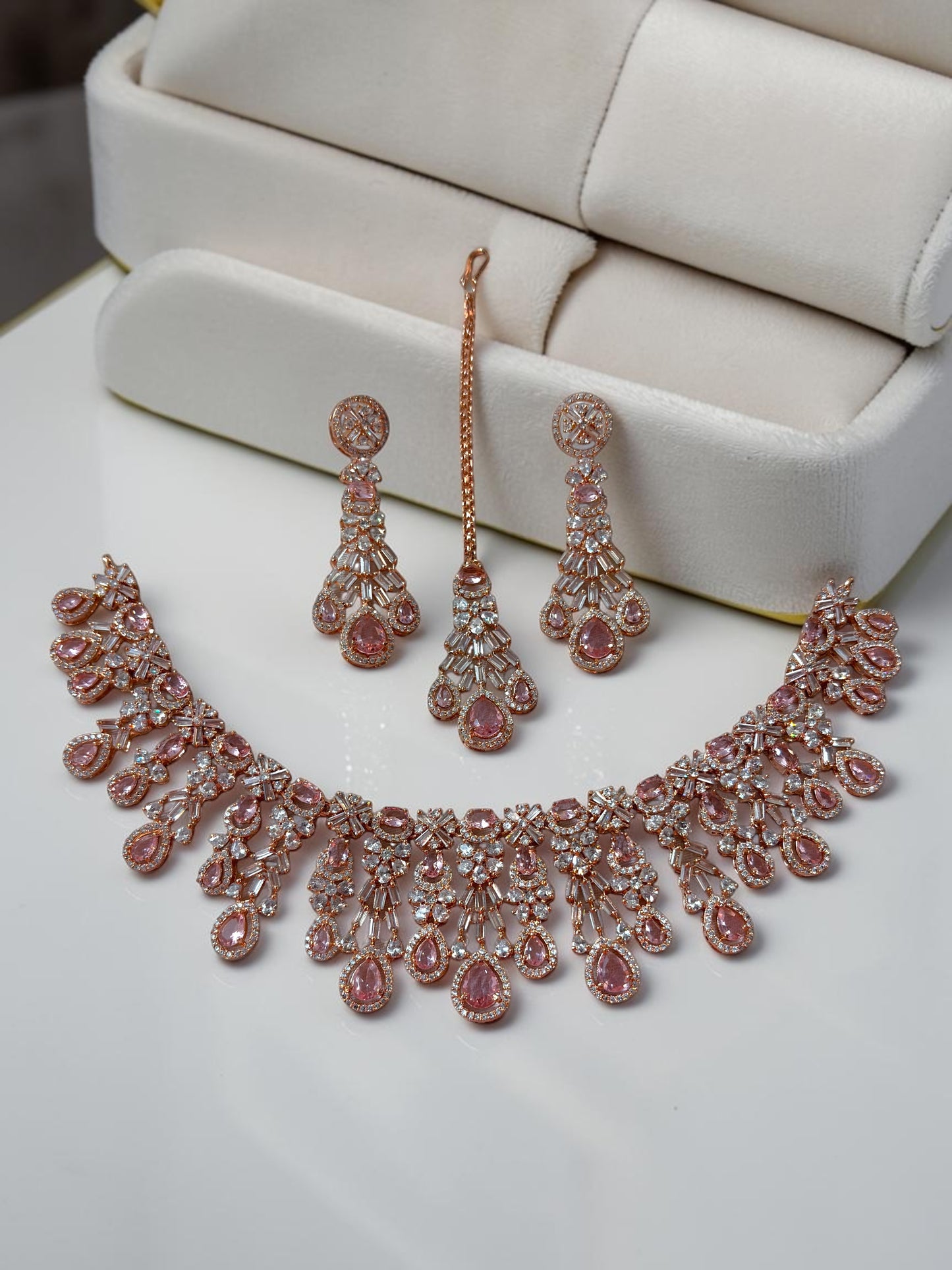 Shimmering DIVA Diamond Necklace Maangtikka Set