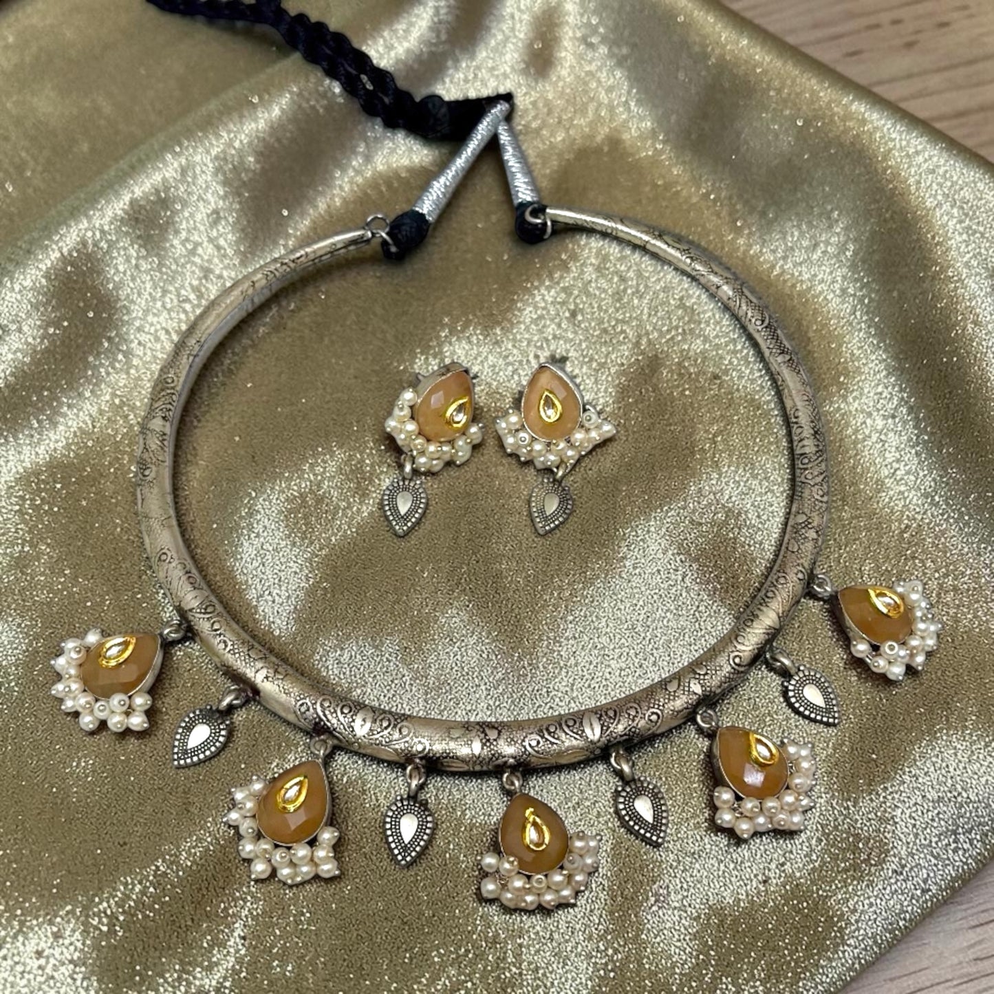 Abida Silver Oxidized  Hasli Set