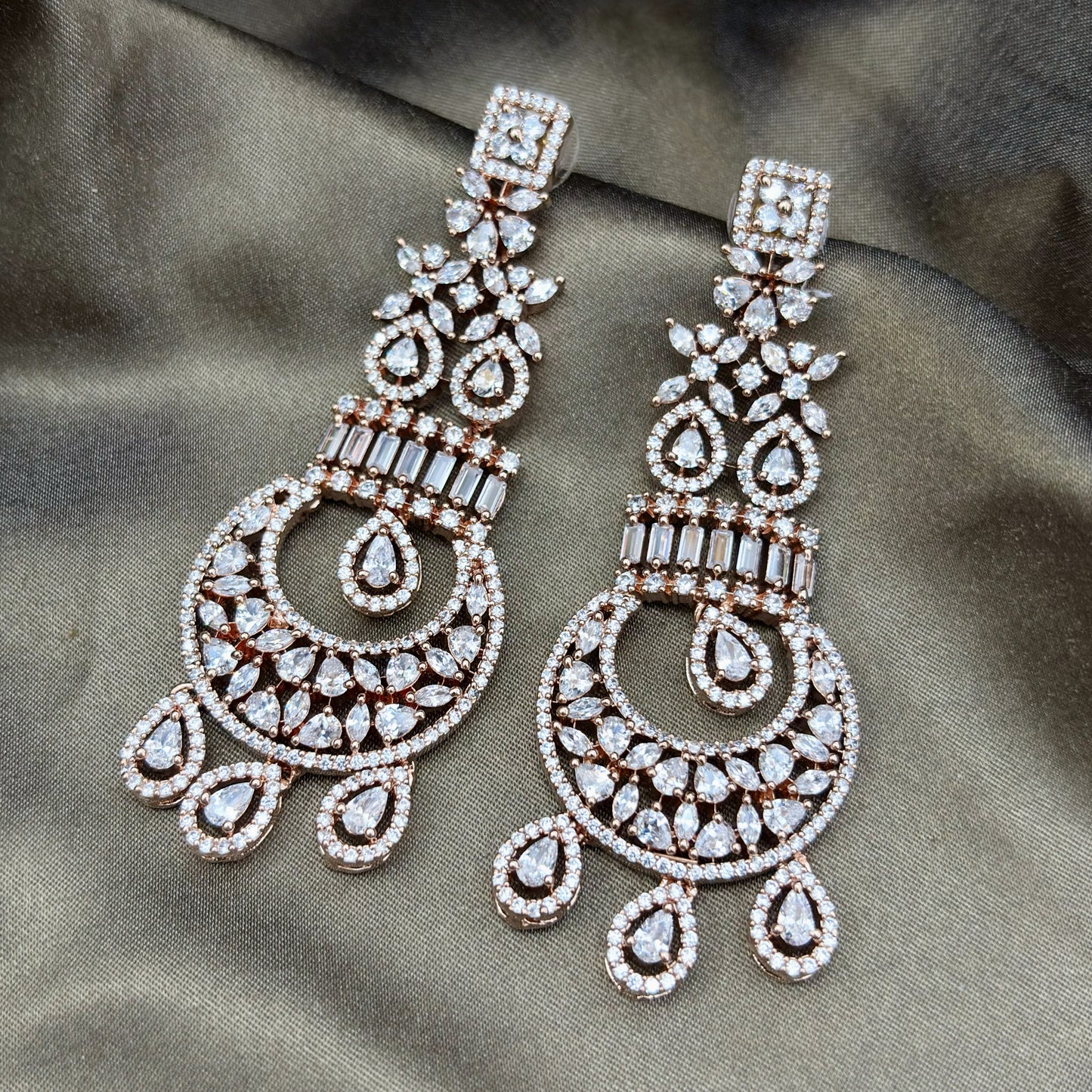 Statement solitaire-style Earrings