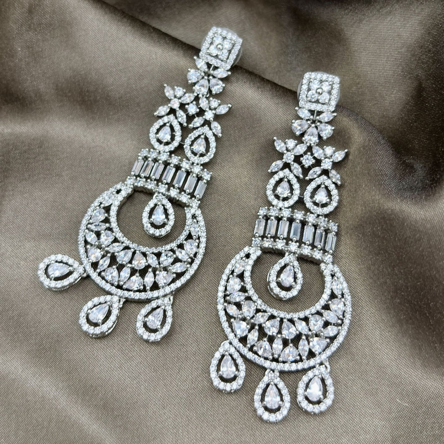 Statement solitaire-style Earrings