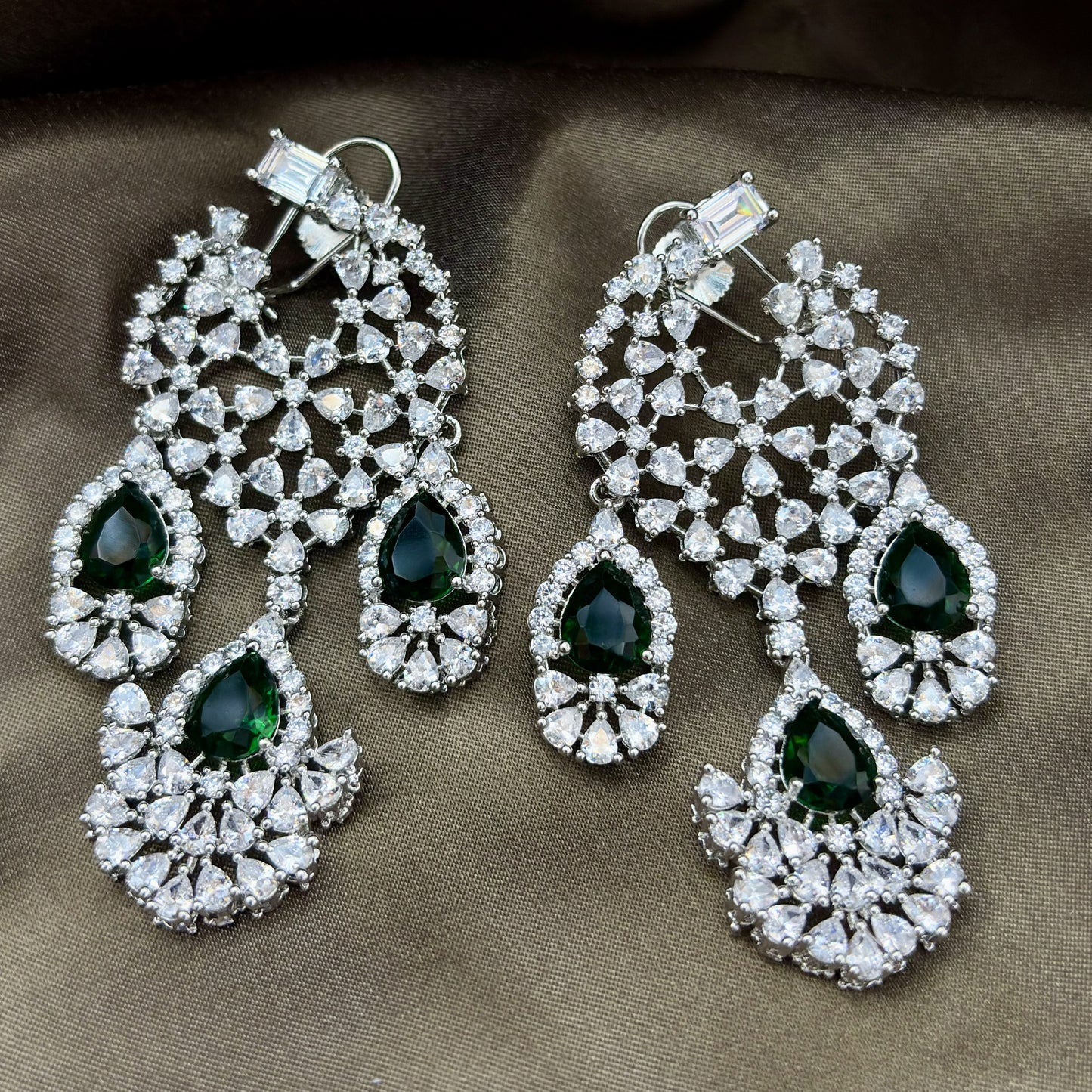 Imperia Solitaire Chandeliers