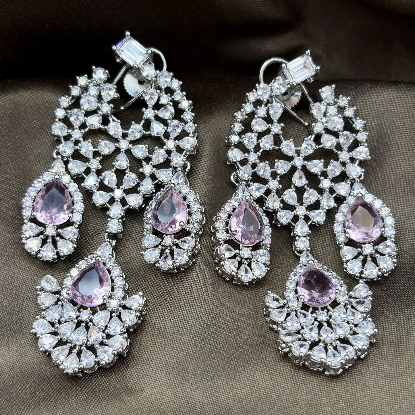 Imperia Solitaire Chandeliers