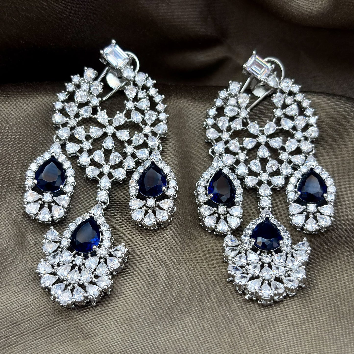 Imperia Solitaire Chandeliers
