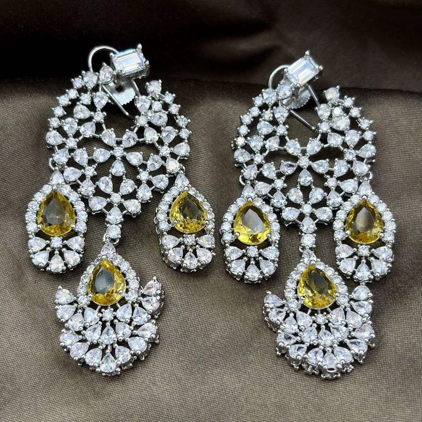 Imperia Solitaire Chandeliers