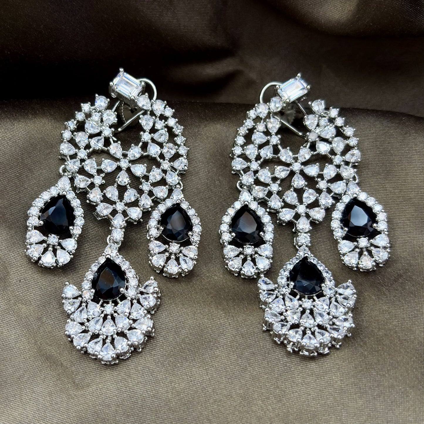 Imperia Solitaire Chandeliers