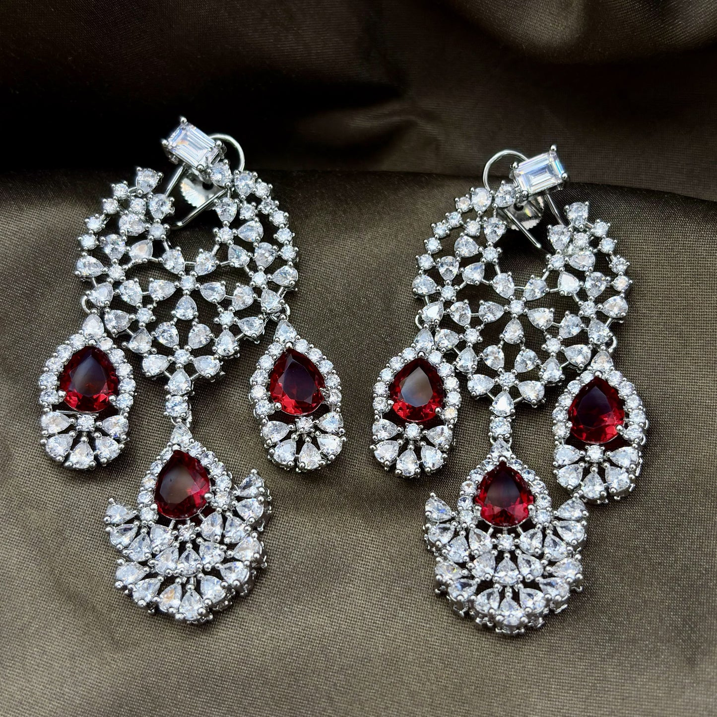 Imperia Solitaire Chandeliers