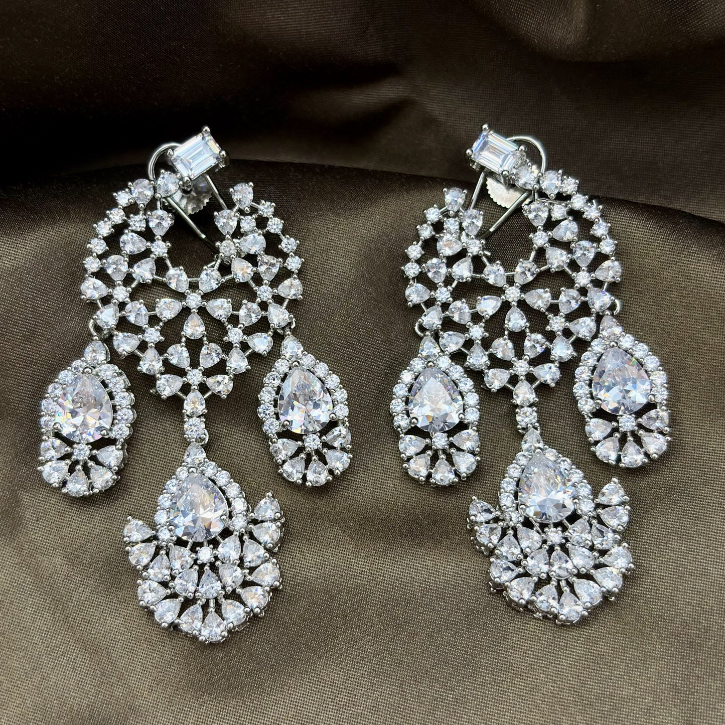 Imperia Solitaire Chandeliers