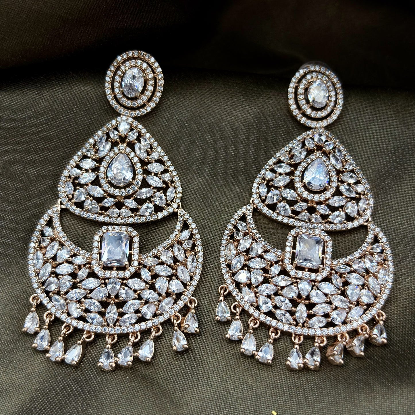 Statement solitaire-style chandelier Earrings
