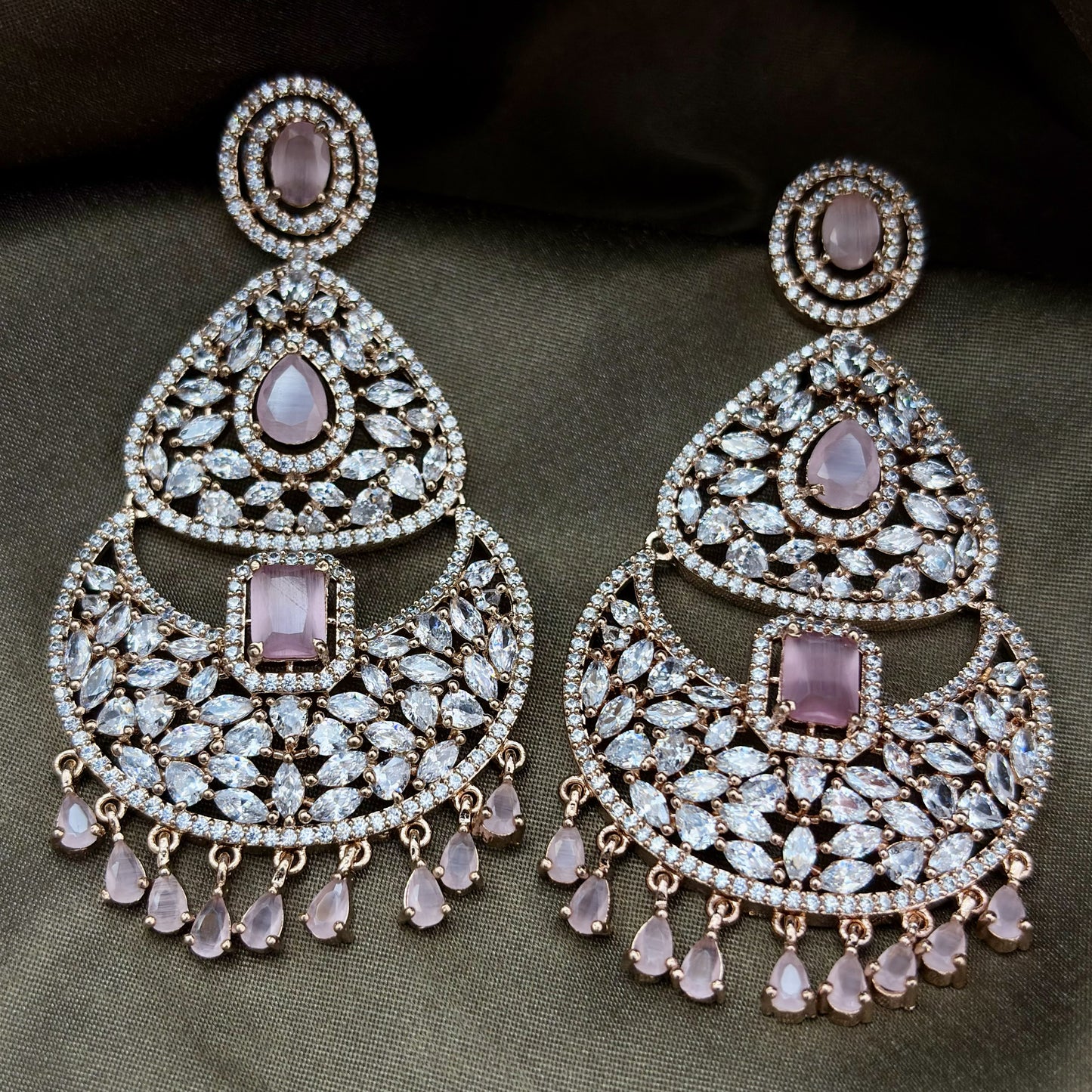 Statement solitaire-style chandelier Earrings
