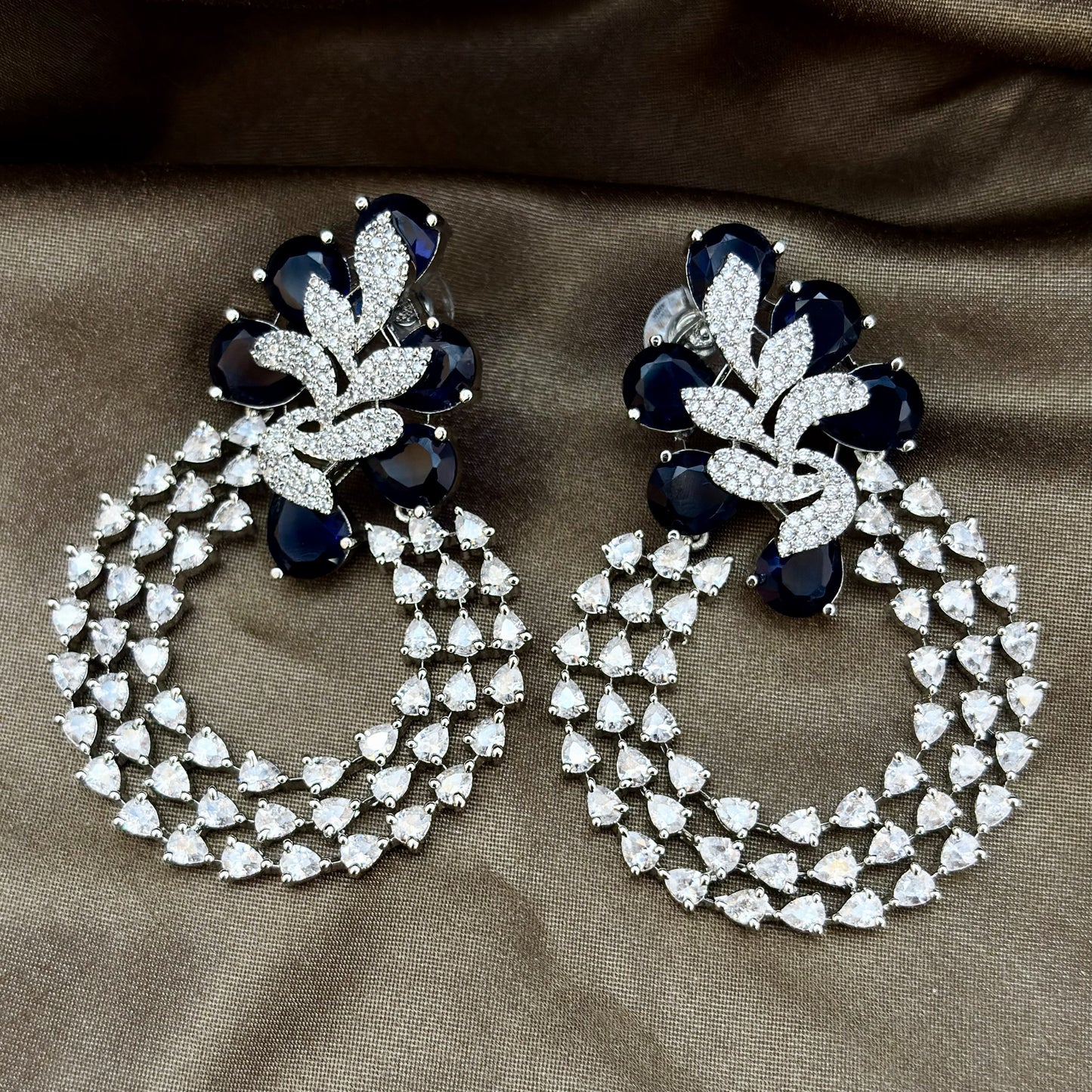 Royale Solitaire Style Hoops