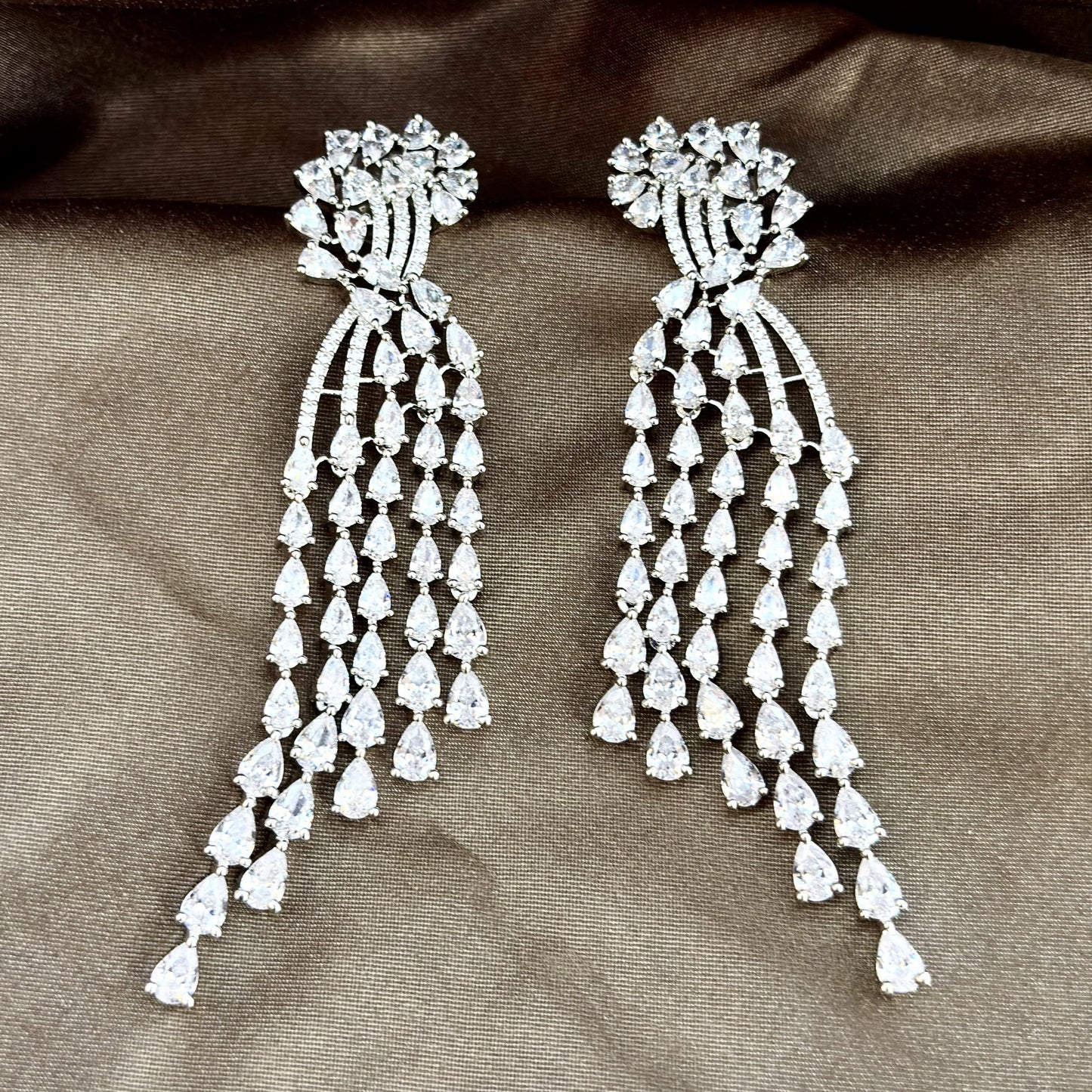 Majestic Solitaire Cascades Tassels