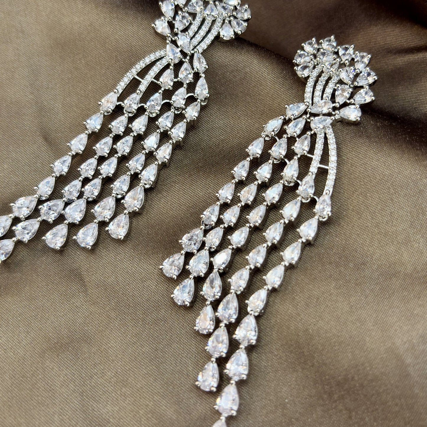 Majestic Solitaire Cascades Tassels