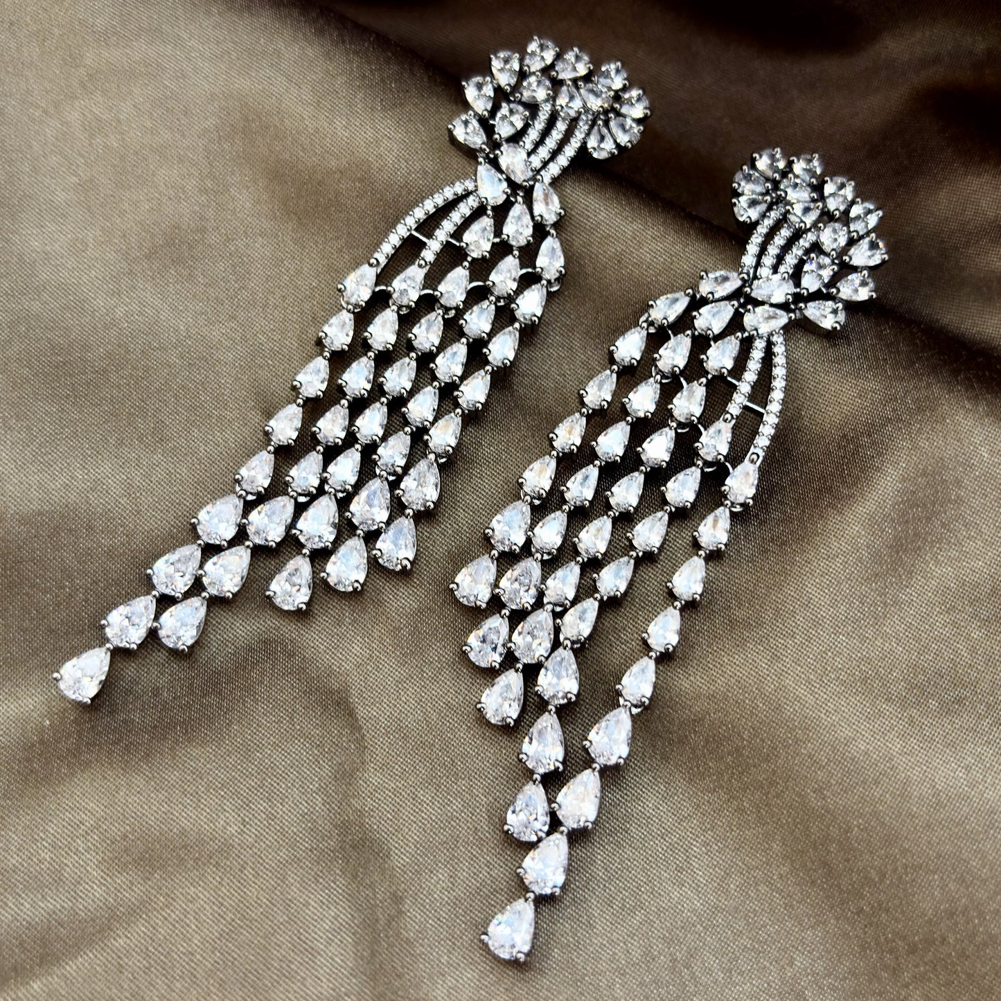 Majestic Solitaire Cascades Tassels