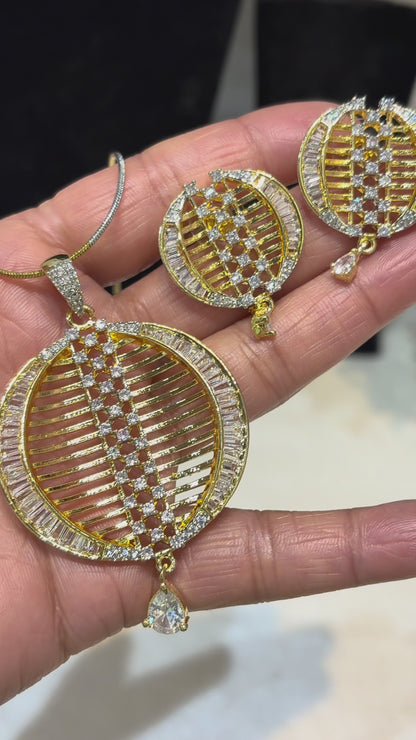 Arohi- Diamond Pendant Set with Chain