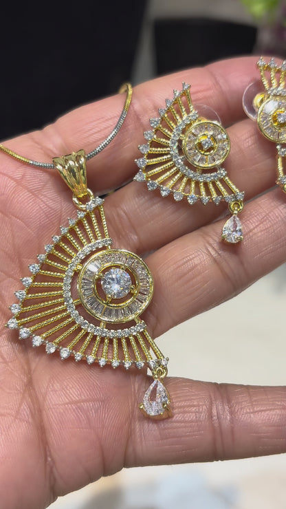 Sonam- Diamond Pendant Set with Chain